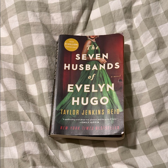 Other - The Seven Husbands of Evelyn Hugo Book